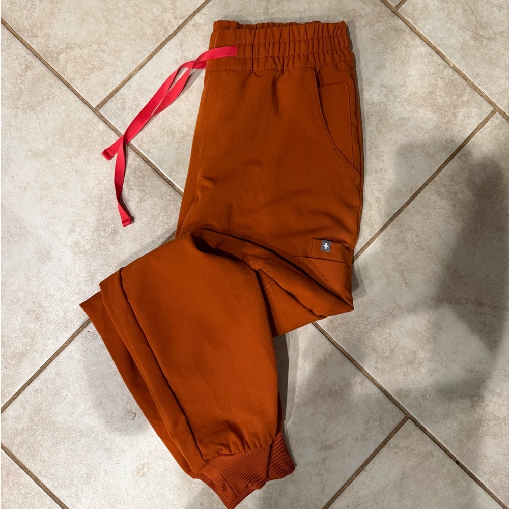 FIGS Uman relaxed jogger in Dirty Chai